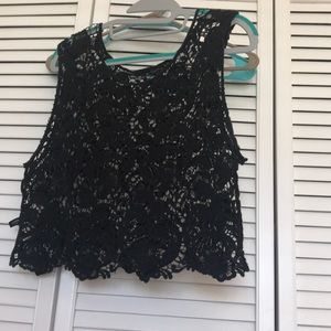 Lace no sleeves crop shirt